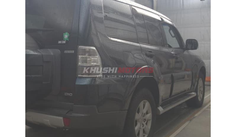 2009 Mitsubishi Pajero image-3