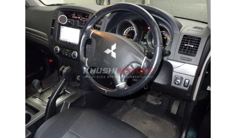 2009 Mitsubishi Pajero image-7