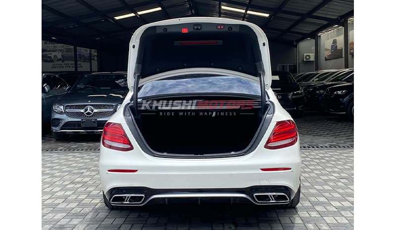 2017 Mercedes-Benz E63 S image-9