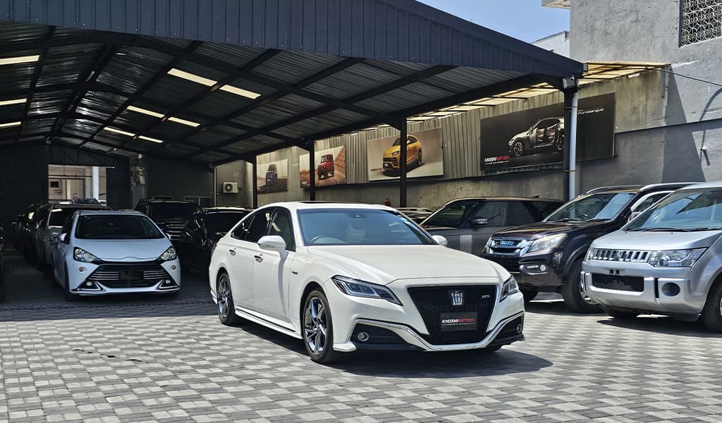 2018 Toyota Crown RS image-1
