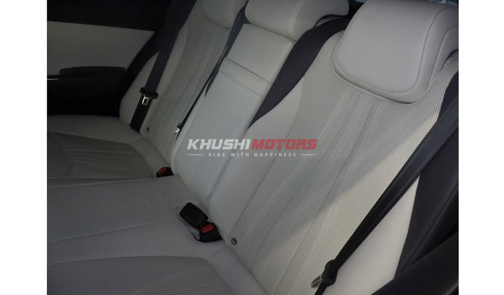 2018 Toyota Crown RS image-2