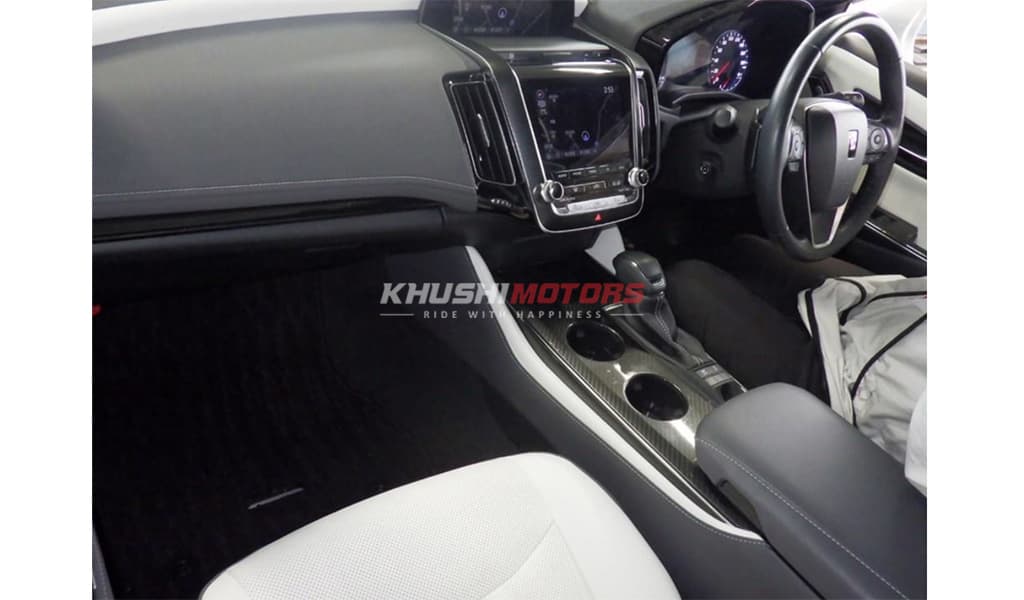 2018 Toyota Crown RS image-3