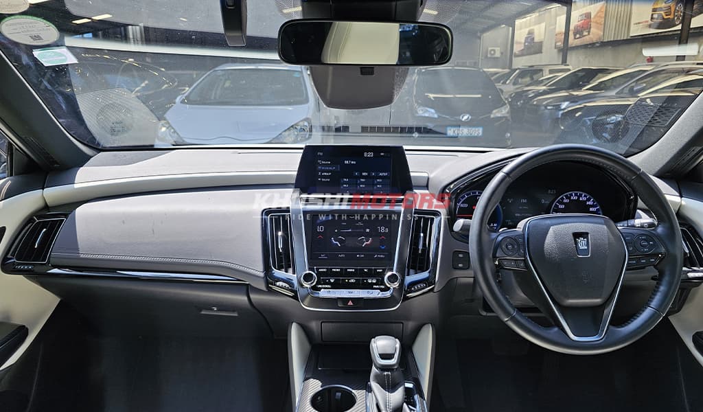 2018 Toyota Crown RS image-13