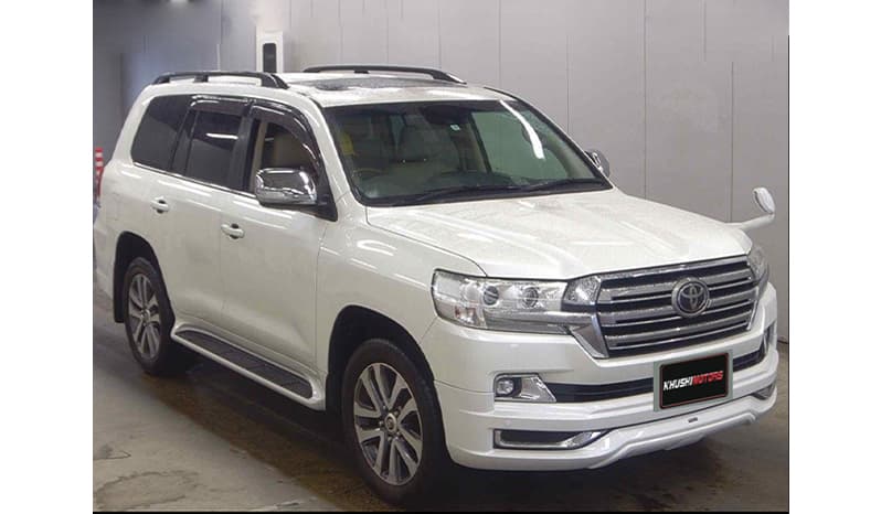 2017 Toyota Land Cruiser image-3