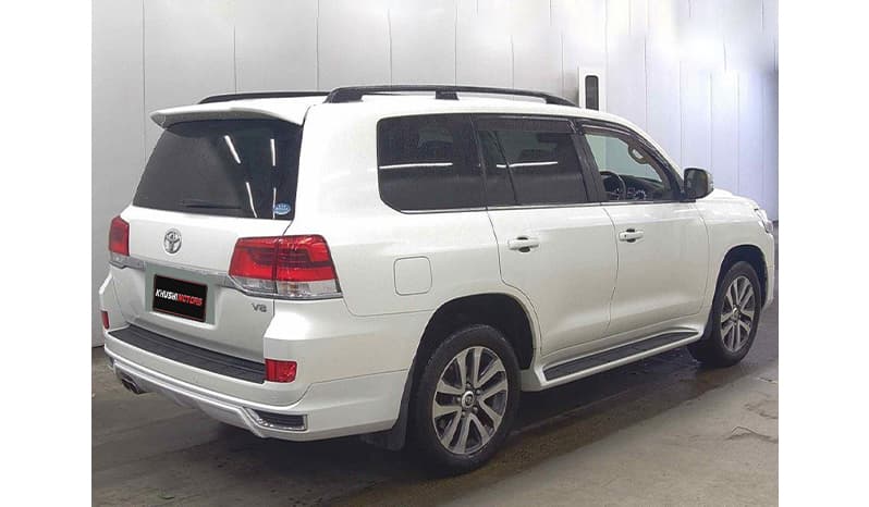 2017 Toyota Land Cruiser image-4
