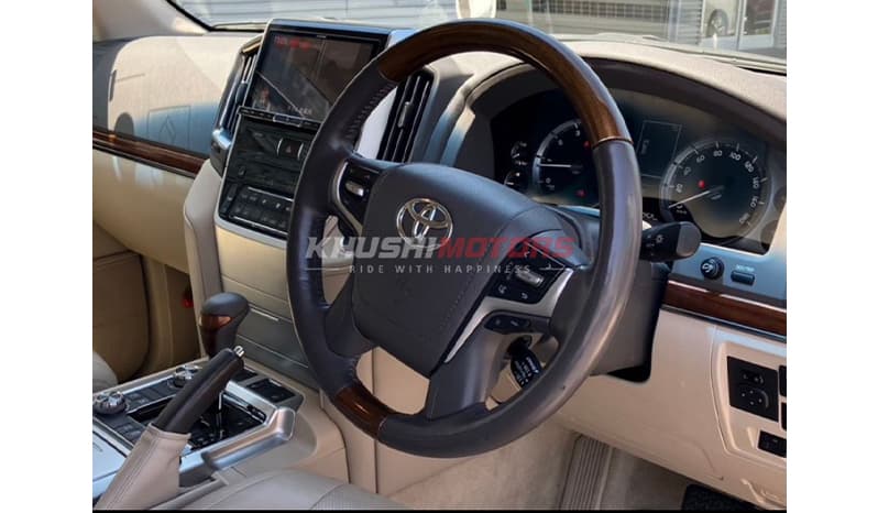 2017 Toyota Land Cruiser image-6