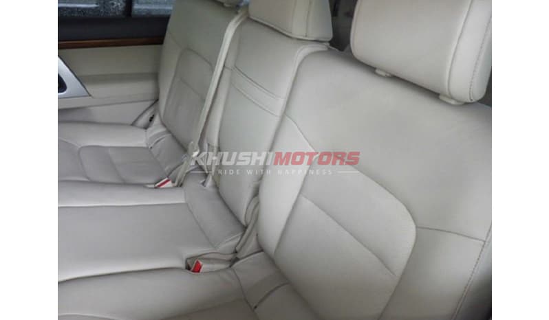 2017 Toyota Land Cruiser image-7