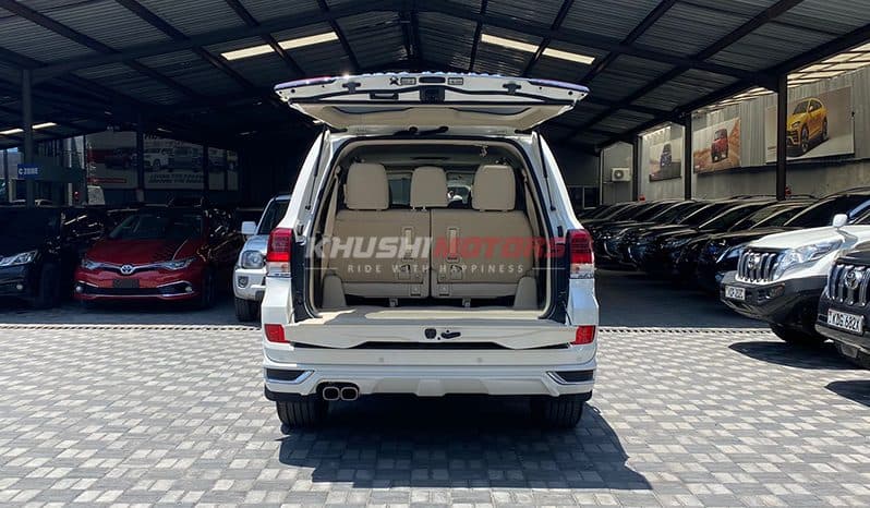 2017 Toyota Land Cruiser image-10