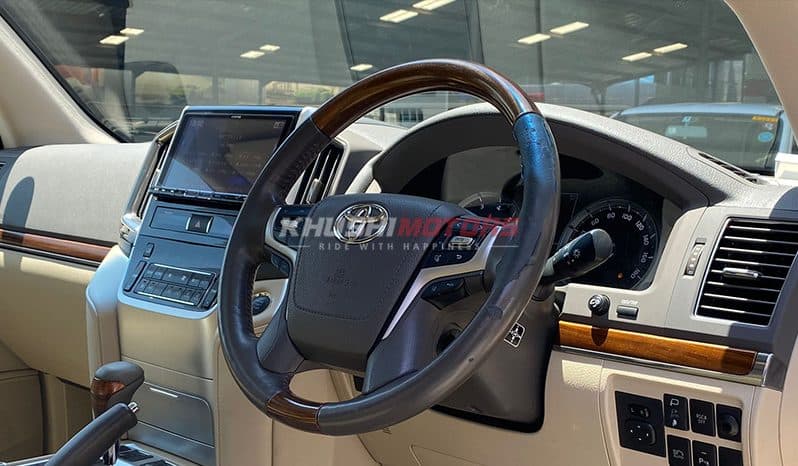 2017 Toyota Land Cruiser image-16