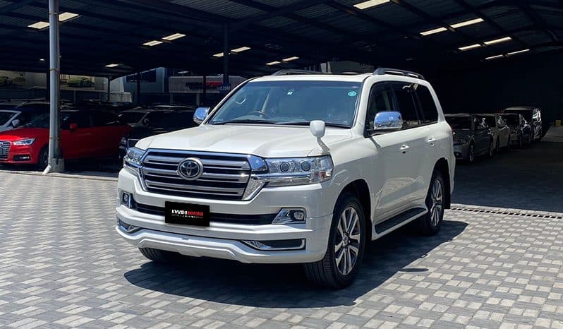 2017 Toyota Land Cruiser image-19