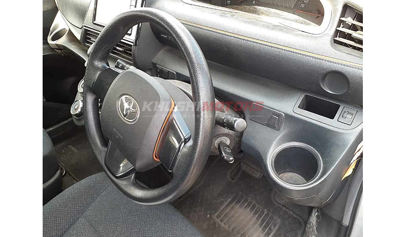 2017 Toyota Sienta image-4