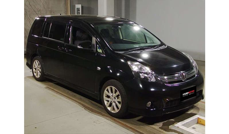 2017 Toyota Isis image-1