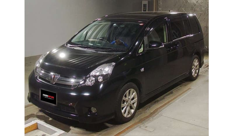 2017 Toyota Isis image-3