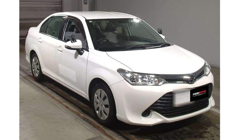 2017 Toyota Corolla Axio image-1