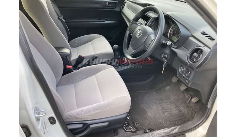 2017 Toyota Corolla Axio image-7