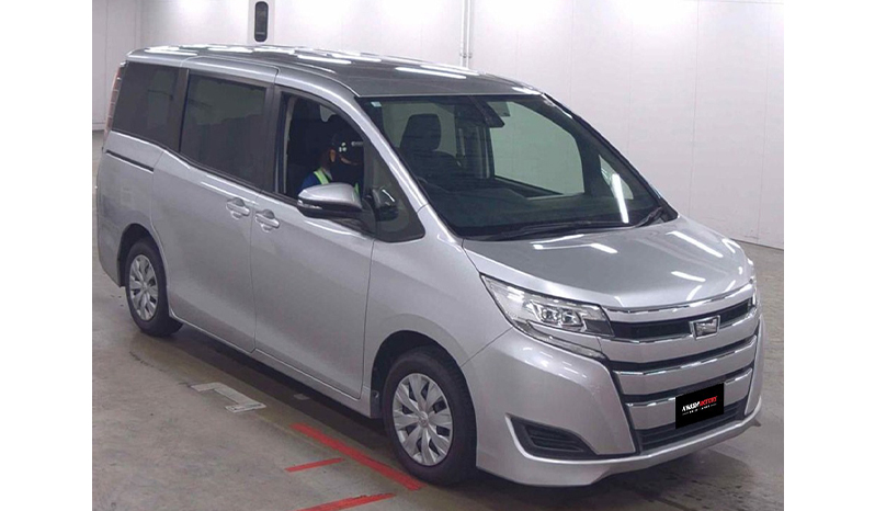 2017 Toyota Noah image-1