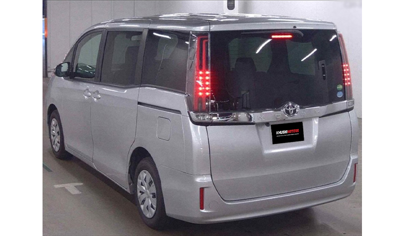 2017 Toyota Noah image-4