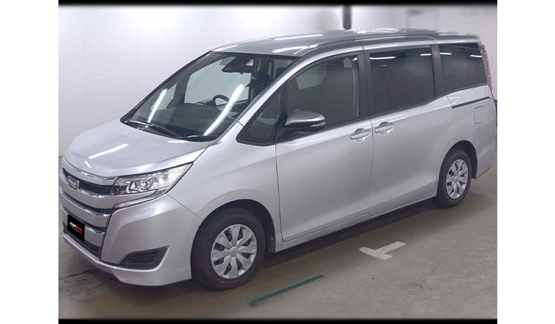 2017 Toyota Noah image-5