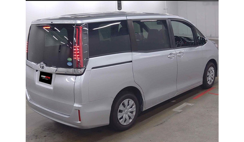 2017 Toyota Noah image-6