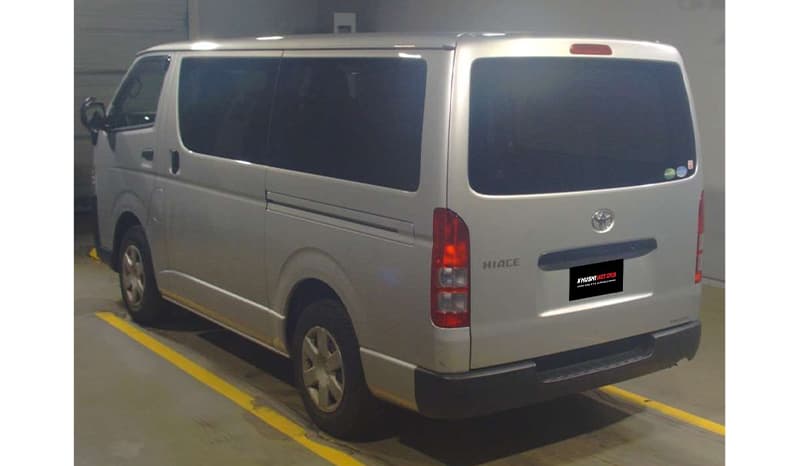 2017 Toyota Hiace image-7