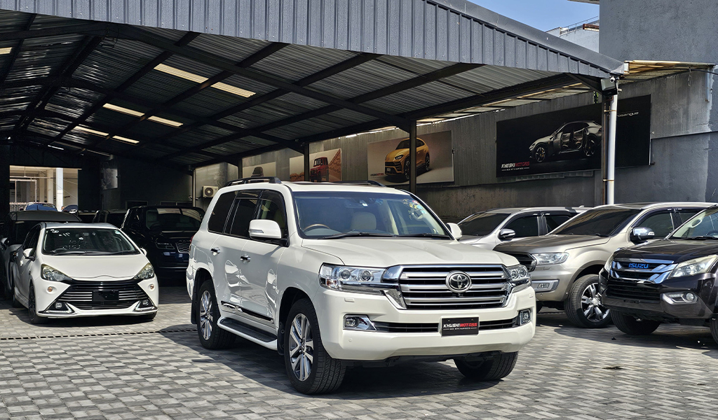 2017 Toyota Land Cruiser image-1