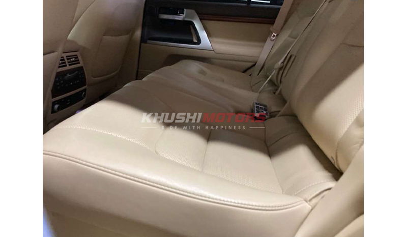 2017 Toyota Land Cruiser image-2