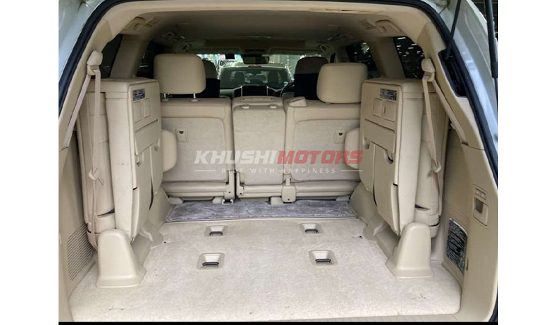 2017 Toyota Land Cruiser image-3