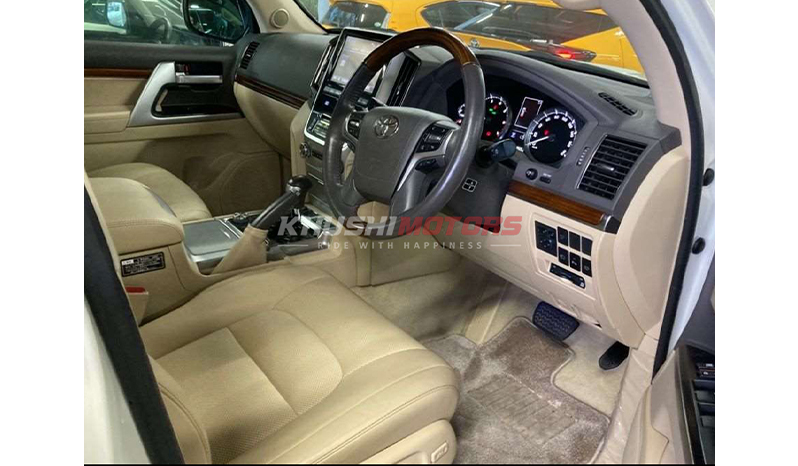 2017 Toyota Land Cruiser image-4