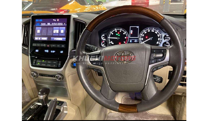 2017 Toyota Land Cruiser image-5