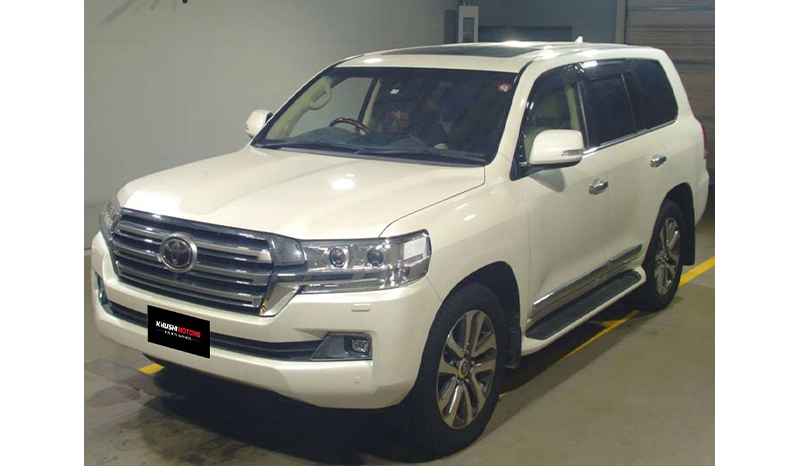 2017 Toyota Land Cruiser image-6
