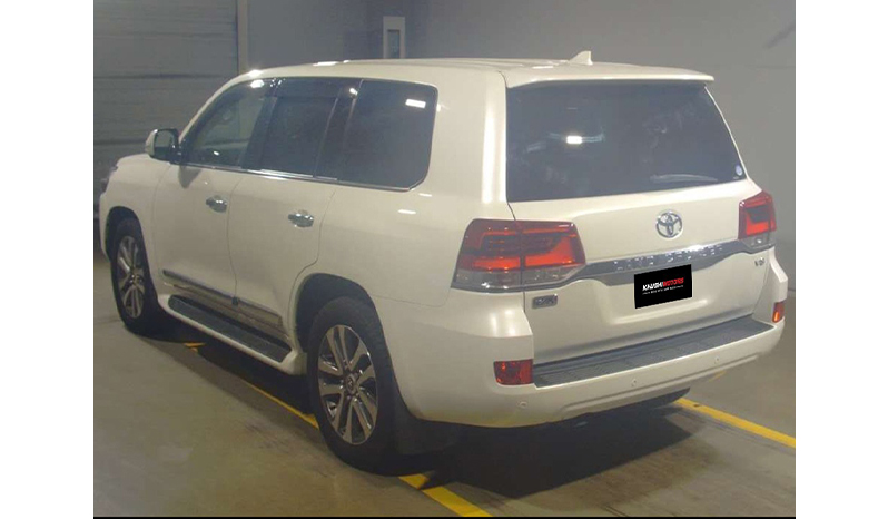 2017 Toyota Land Cruiser image-7