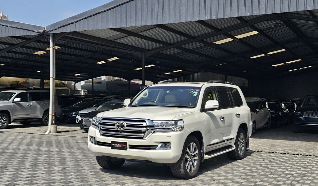 2017 Toyota Land Cruiser image-11