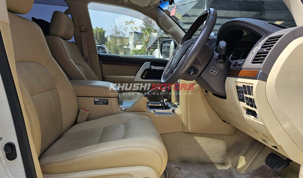 2017 Toyota Land Cruiser image-15