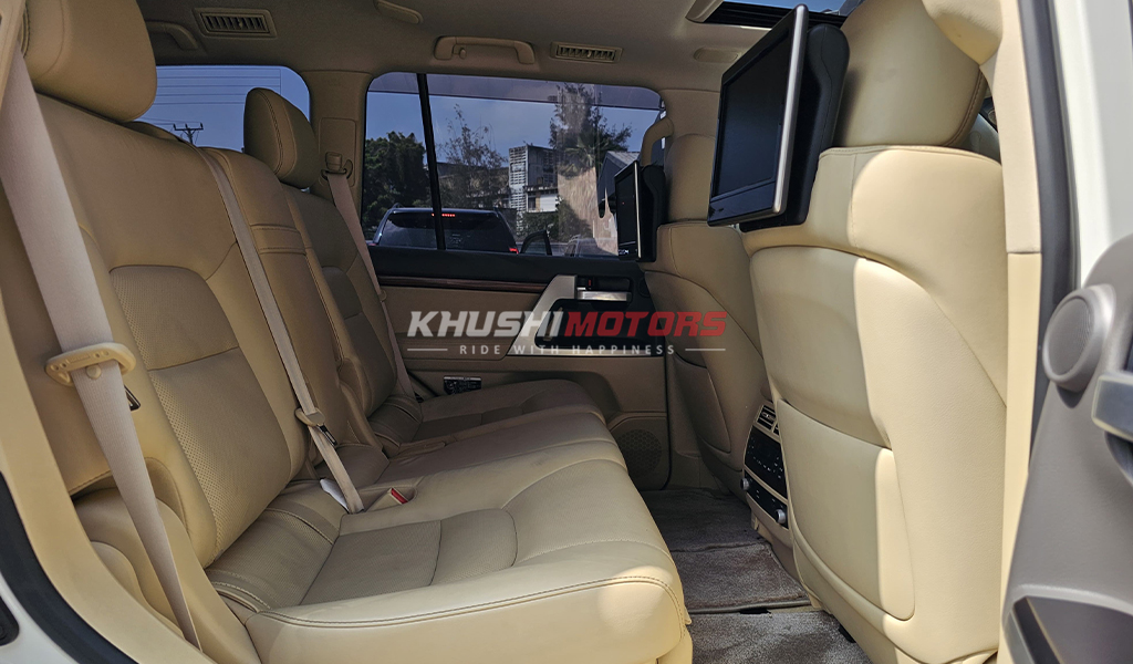 2017 Toyota Land Cruiser image-21