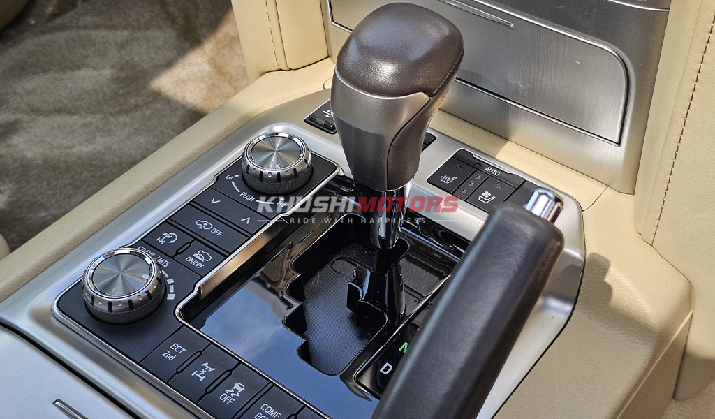2017 Toyota Land Cruiser image-22