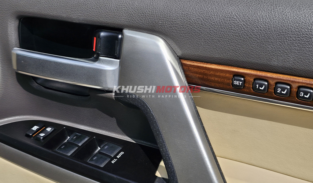 2017 Toyota Land Cruiser image-23