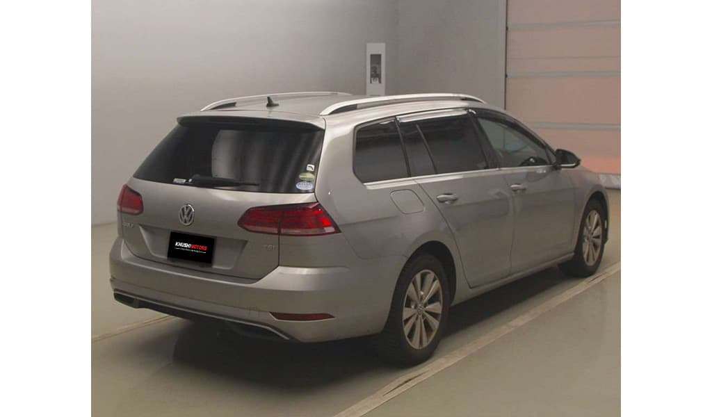 2018 Volkswagen Golf image-6