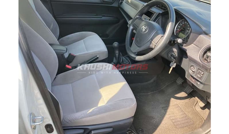 2017 Toyota Corolla Axio image-2