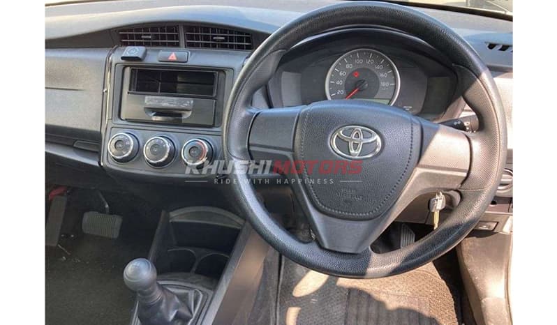 2017 Toyota Corolla Axio image-2
