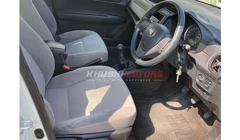 2017 Toyota Corolla Axio image-3