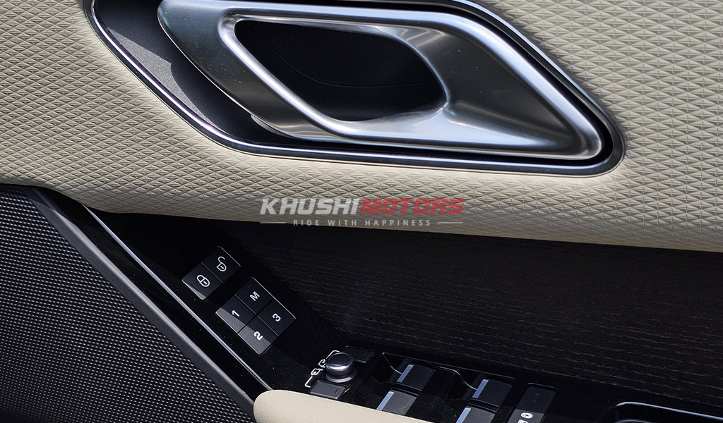2017 Land Rover Range Rover Velar image-21