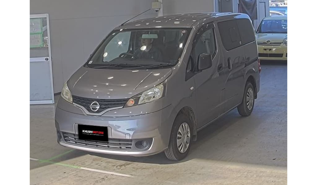 2018 Nissan NV200 image-1