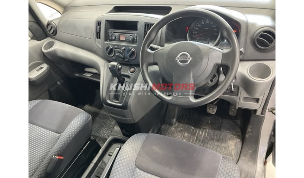 2018 Nissan NV200 image-2