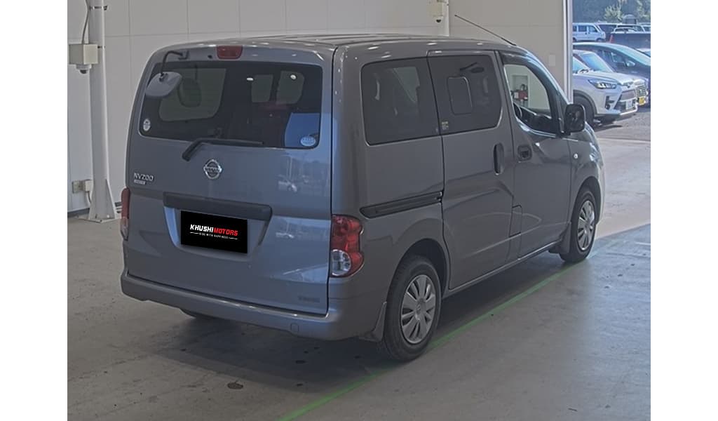 2018 Nissan NV200 image-4