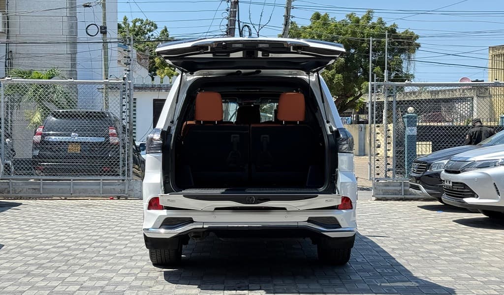 2019 Lexus Lx 570 image-8