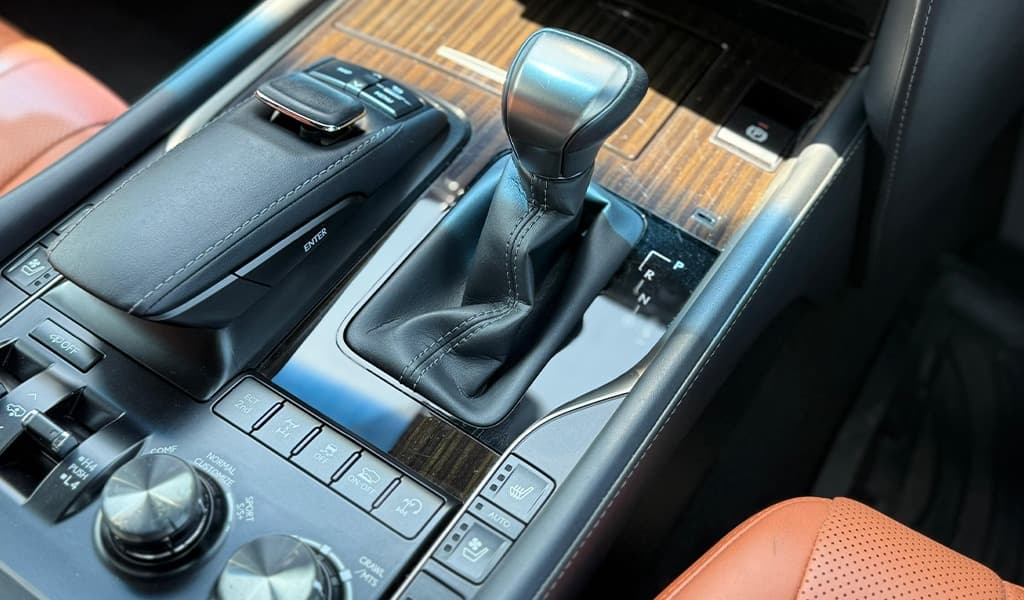 2019 Lexus Lx 570 image-10