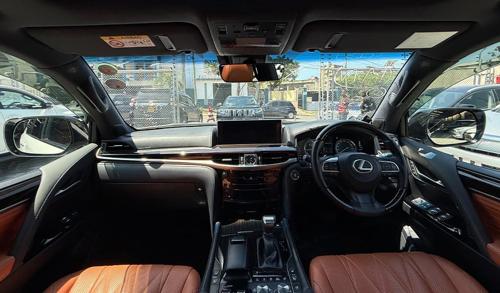 2019 Lexus Lx 570 image-16