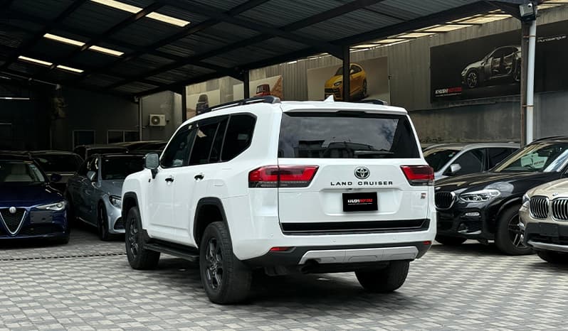 2022 Toyota Land Cruiser image-12