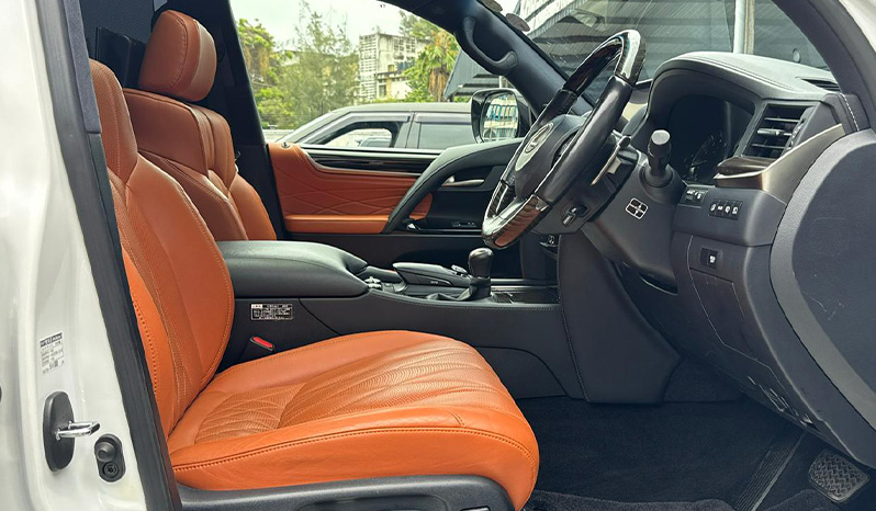 2018 Lexus LX570 image-13