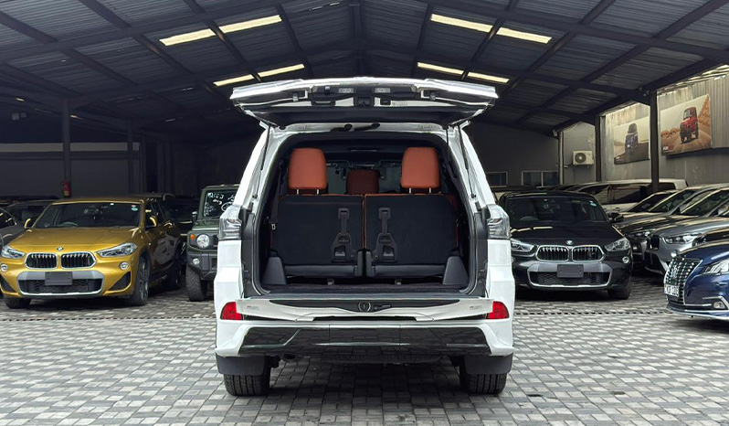 2018 Lexus LX570 image-19